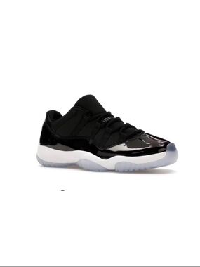 Jordan Kids Low-Top Sneakers in Black and White